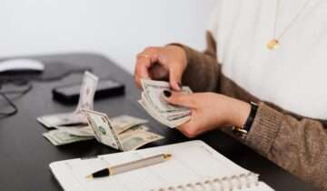 6 Effective Ways To Make Money On LinkedIn
